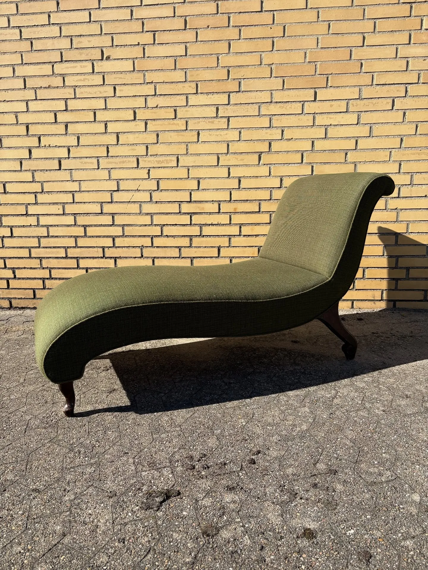 Chaiselong 50’erne.

Flot stand med originalt og intakt betræk, bund med fjedre.

kr. 1.2…