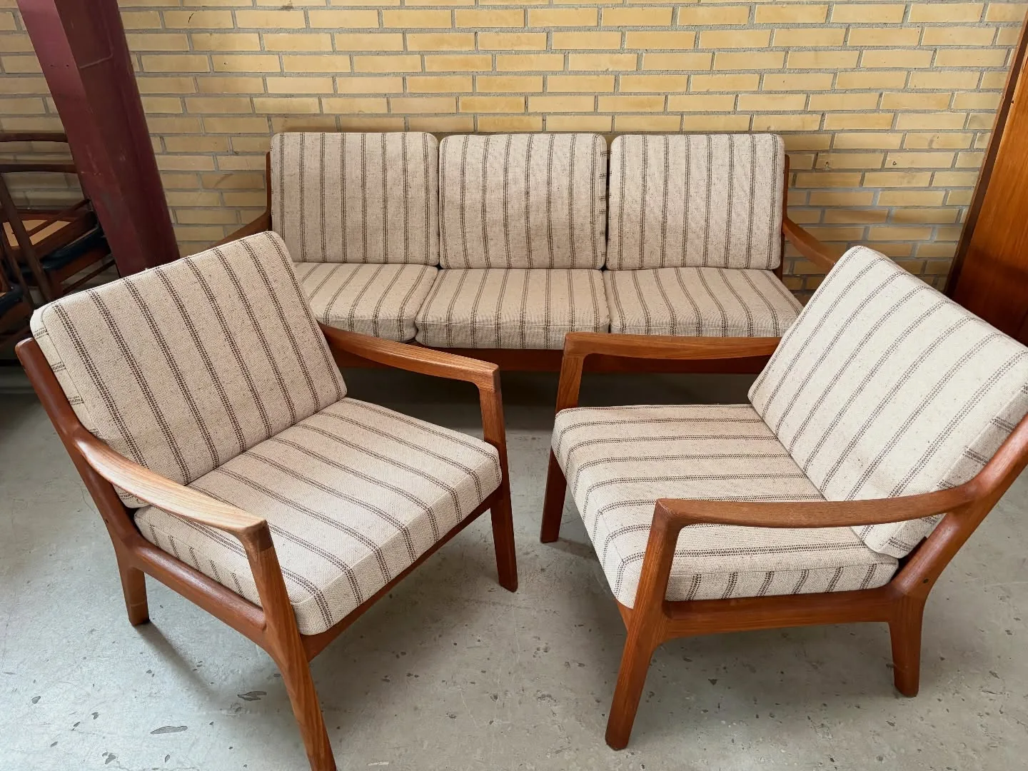 Sofa og lænestole Ole Wancher

3 Pers sofa og 2 lænestole i teak, fremstillet hos France …