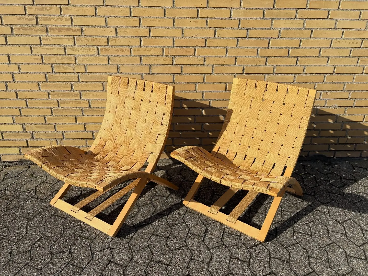 Ingmar Relling

Klapstole med flettede gjorder, fremstillet hos Westnofa Norge 70’erne.
T…